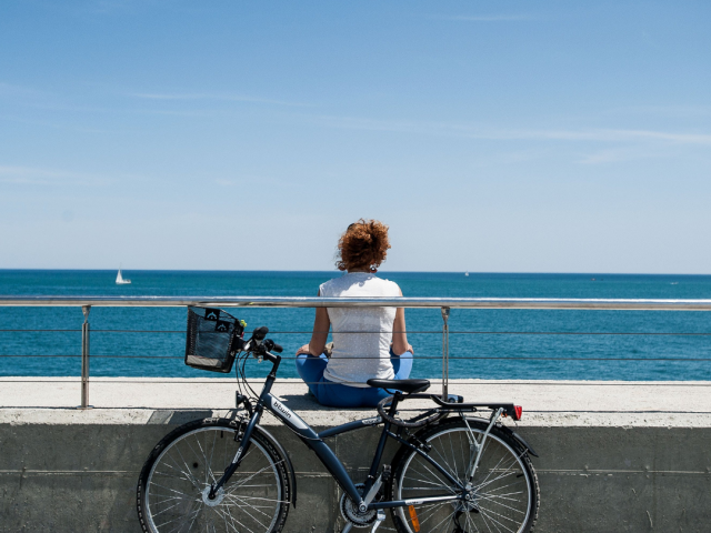 How to Create a Relaxing Alone Day at the Beach