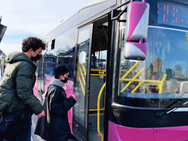 How to Use Public Transport to Explore a New City Efficiently and Effectively